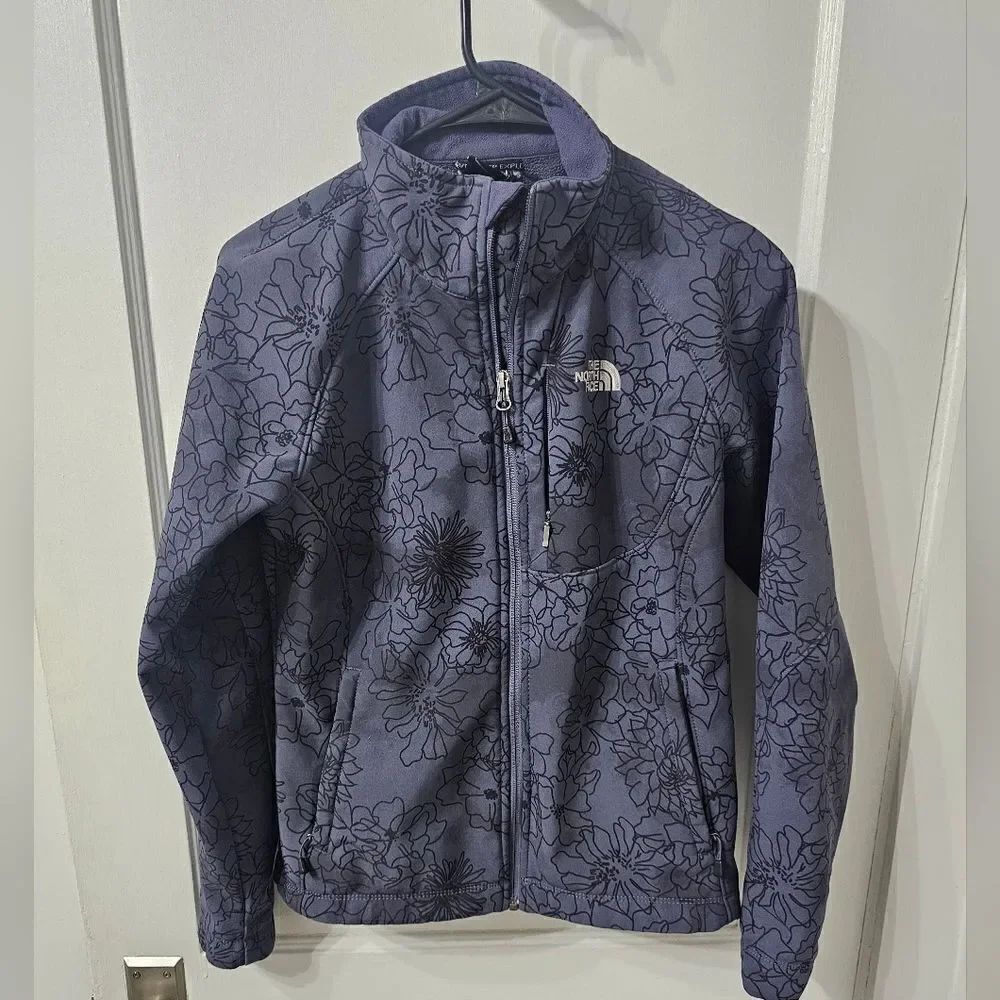 The North Face Apex blue floral jacket sz small, in Excellent condition
